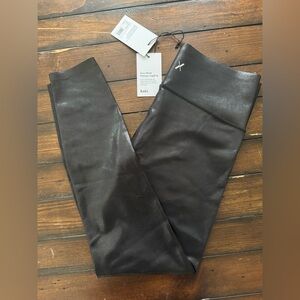 Knix x The Birds Papaya Black Sculpt Leggings